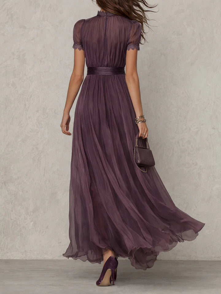 Flavia • Vestido largo violeta con escote de lágrima y borde de encaje de chiffon